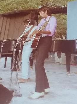 1981-05-29 -at the Kerrville festival with Mickey White